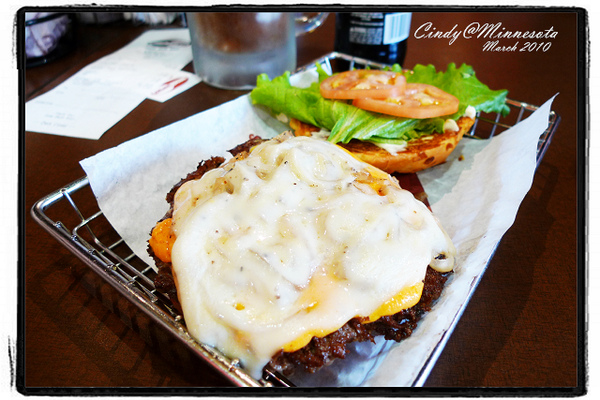 [EAT@TwinCity] Smash Burger = 摔爛的漢堡!!?? @兔兒毛毛姊妹花