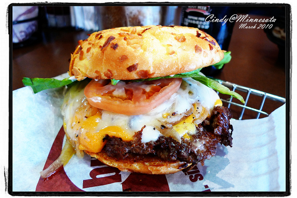 [EAT@TwinCity] Smash Burger = 摔爛的漢堡!!?? @兔兒毛毛姊妹花