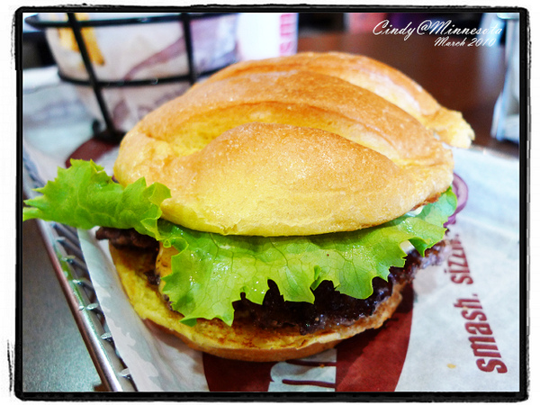 [EAT@TwinCity] Smash Burger = 摔爛的漢堡!!?? @兔兒毛毛姊妹花