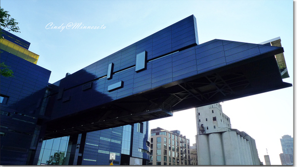 [2010 Minnesota] 無盡之橋 (Endless Bridge) 在 Guthrie Theater @兔兒毛毛姊妹花