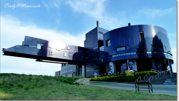 [2010 Minnesota] 無盡之橋 (Endless Bridge) 在 Guthrie Theater @兔兒毛毛姊妹花