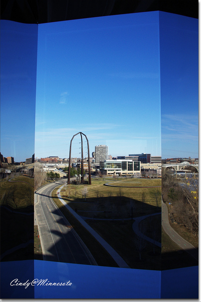 [2010 Minnesota] 無盡之橋 (Endless Bridge) 在 Guthrie Theater @兔兒毛毛姊妹花