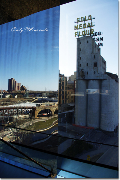 [2010 Minnesota] 無盡之橋 (Endless Bridge) 在 Guthrie Theater @兔兒毛毛姊妹花