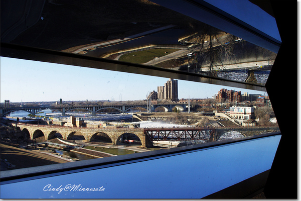 [2010 Minnesota] 無盡之橋 (Endless Bridge) 在 Guthrie Theater @兔兒毛毛姊妹花