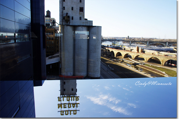 [2010 Minnesota] 無盡之橋 (Endless Bridge) 在 Guthrie Theater @兔兒毛毛姊妹花