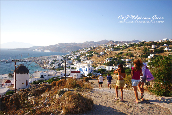 [2010 Greece] 。第八章。 Mykonos 的純白 Starbucks &#038; 孤單的波尼風車 @兔兒毛毛姊妹花