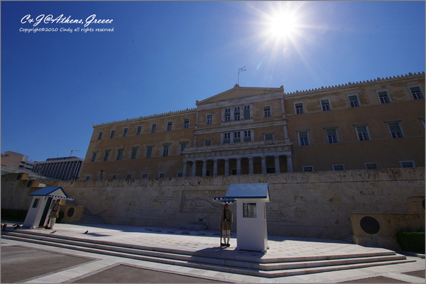 [2010 Greece] 。第二章。 憲法廣場看衛兵交接，對不起我笑了~ @兔兒毛毛姊妹花